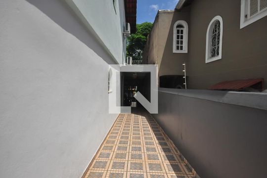 Entrada Lateral de casa à venda com 6 quartos, 280m² em Vila Morse, São Paulo