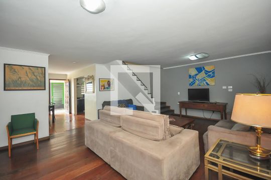 Sala Casa 1 de casa para alugar com 6 quartos, 280m² em Vila Morse, São Paulo