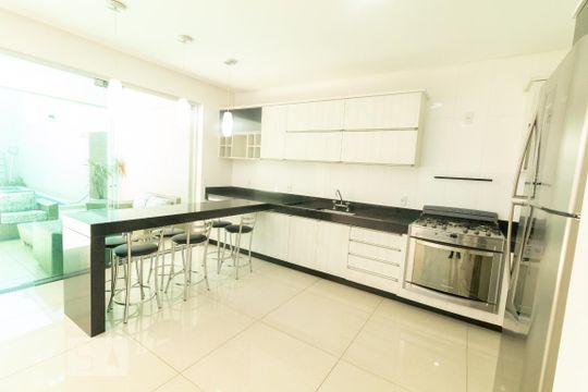 Cozinha de casa para alugar com 3 quartos, 297m² em Setor Sudoeste, Goiânia