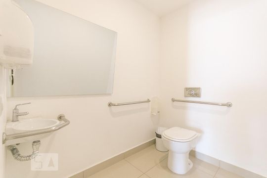 Banheiro área comum  de apartamento à venda com 2 quartos, 89m² em Vila Gumercindo, São Paulo