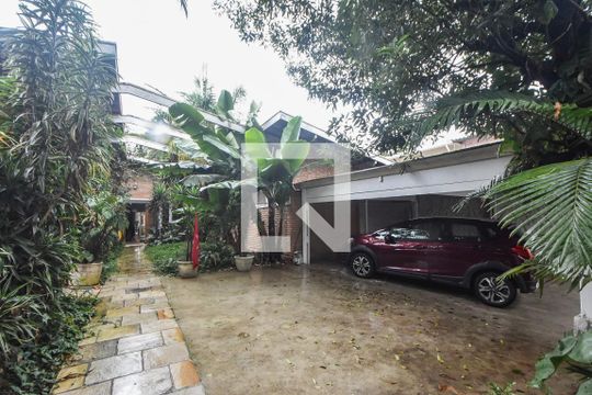 Garagem  de casa à venda com 3 quartos, 400m² em Brooklin Paulista, São Paulo