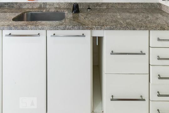 Cozinha de apartamento para alugar com 2 quartos, 88m² em Bela Vista, São Paulo