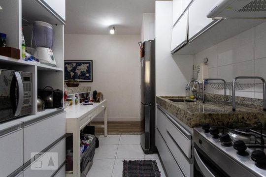 Cozinha de apartamento para alugar com 3 quartos, 77m² em Vila Andrade, São Paulo