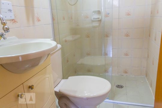 Banheiro de apartamento para alugar com 1 quarto, 34m² em Vila Guarani (z Sul), São Paulo
