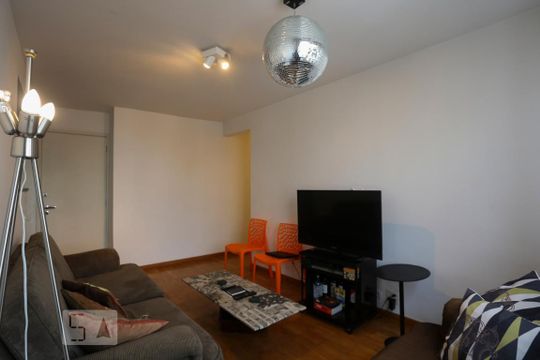 Sala de Estar de apartamento à venda com 2 quartos, 80m² em Pinheiros, São Paulo