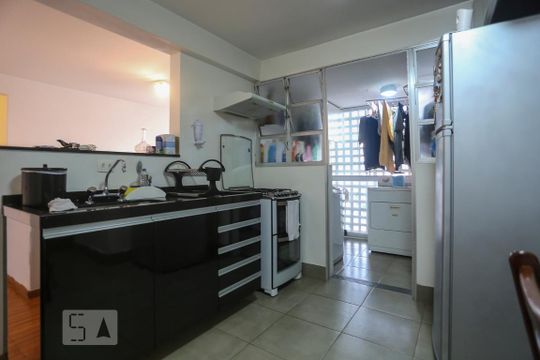 Cozinha de apartamento à venda com 2 quartos, 80m² em Pinheiros, São Paulo