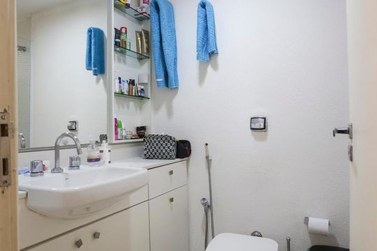 Banheiro de apartamento à venda com 2 quartos, 80m² em Pinheiros, São Paulo