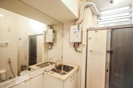 Banheiro de apartamento à venda com 1 quarto, 51m² em Copacabana, Rio de Janeiro