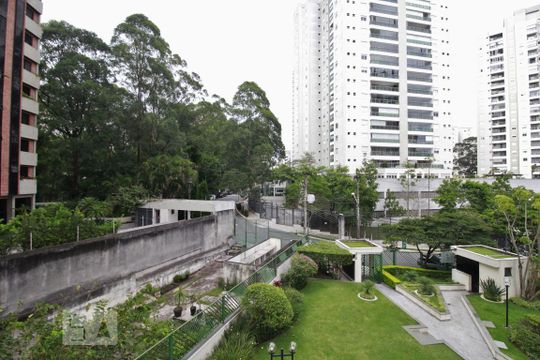 Vista da suíte de apartamento para alugar com 2 quartos, 90m² em Vila Andrade, São Paulo