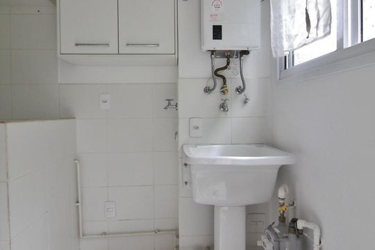 Área de serviço de apartamento para alugar com 2 quartos, 60m² em Jardim das Vertentes, São Paulo