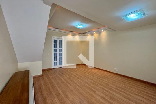 Sala de casa de condomínio para alugar com 3 quartos, 109m² em Recreio dos Bandeirantes, Rio de Janeiro