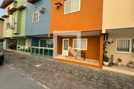 Fachada de casa de condomínio para alugar com 3 quartos, 109m² em Recreio dos Bandeirantes, Rio de Janeiro