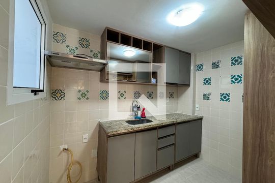 Cozinha de casa de condomínio para alugar com 3 quartos, 109m² em Recreio dos Bandeirantes, Rio de Janeiro