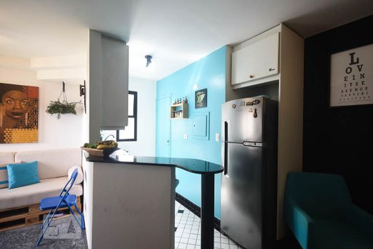 Cozinha de apartamento à venda com 1 quarto, 43m² em Vila Suzana, São Paulo