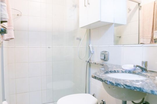 BANHEIRO de kitnet/studio para alugar com 1 quarto, 28m² em Asa Norte, Brasília