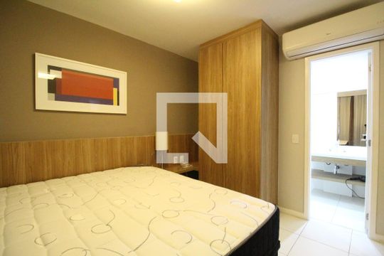 Suíte 1 de apartamento para alugar com 2 quartos, 68m² em Jacarepaguá, Rio de Janeiro