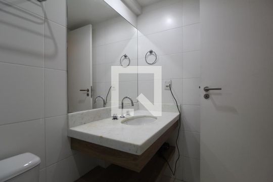 Banheiro da Suíte 1 de apartamento para alugar com 2 quartos, 68m² em Jacarepaguá, Rio de Janeiro
