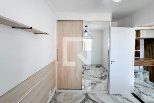 Suíte - Armários  de apartamento para alugar com 1 quarto, 35m² em Cambuci, São Paulo