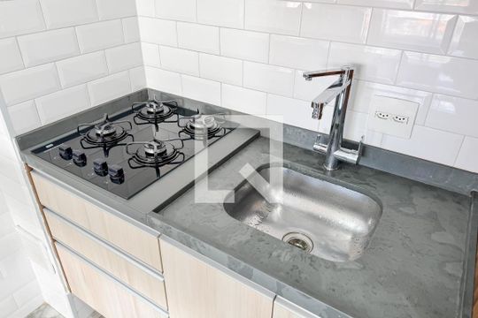 Cozinha de apartamento para alugar com 1 quarto, 35m² em Cambuci, São Paulo