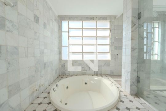 Banheiro da Suíte 1 de apartamento para alugar com 1 quarto, 54m² em Bela Vista, São Paulo