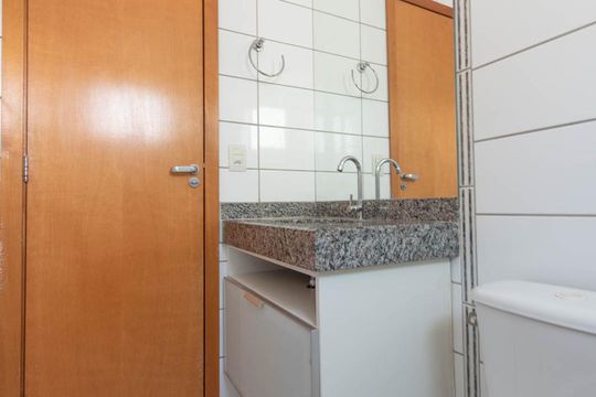Banheiro Social de apartamento à venda com 2 quartos, 59m² em Vila dos Alpes, Goiânia