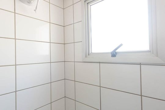 Banheiro Social de apartamento à venda com 2 quartos, 59m² em Vila dos Alpes, Goiânia