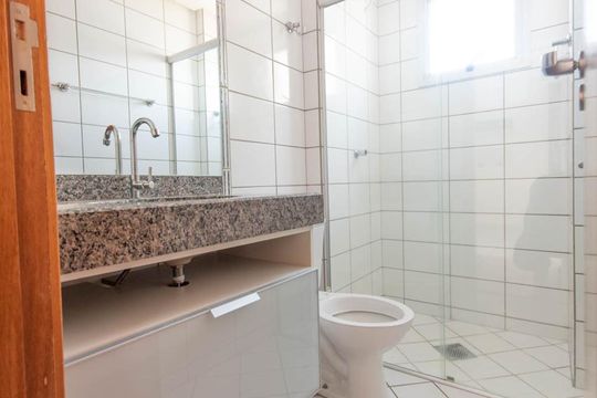 Banheiro Social de apartamento à venda com 2 quartos, 59m² em Vila dos Alpes, Goiânia