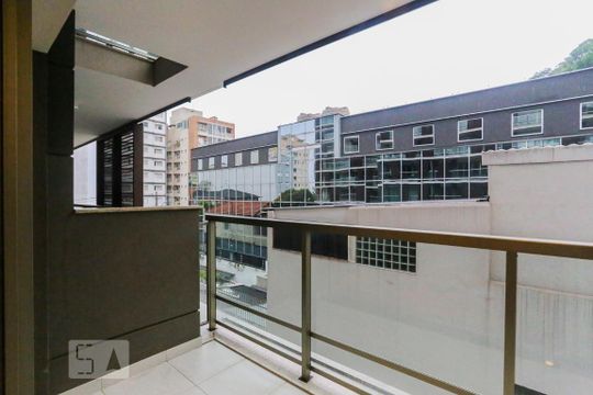 Varanda de kitnet/studio para alugar com 1 quarto, 31m² em Pinheiros, São Paulo