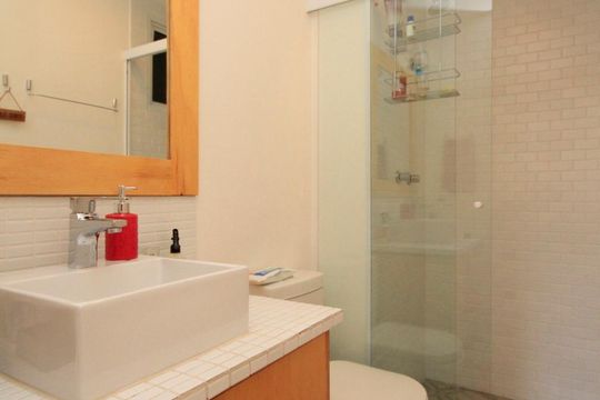 Banheiro de apartamento para alugar com 1 quarto, 64m² em Centro, São Paulo