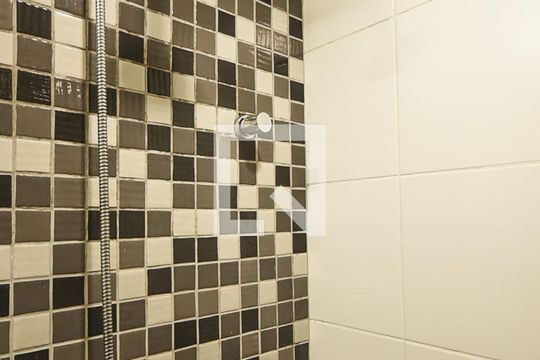 Chuveiro do banheiro de apartamento à venda com 1 quarto, 50m² em Vila Andrade, São Paulo