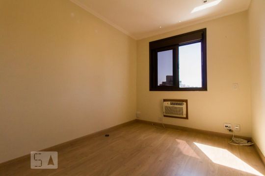 Quarto 1 de apartamento à venda com 3 quartos, 112m² em Passo da Areia, Porto Alegre