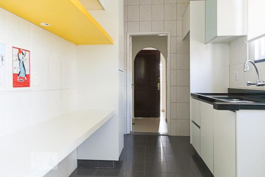 Cozinha de apartamento para alugar com 2 quartos, 90m² em Consolação, São Paulo