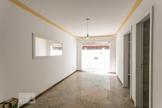 Sala de casa de condomínio para alugar com 4 quartos, 240m² em Recreio dos Bandeirantes, Rio de Janeiro