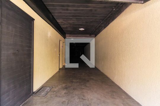 Garagem de casa para alugar com 3 quartos, 450m² em Vila Libanesa, São Paulo