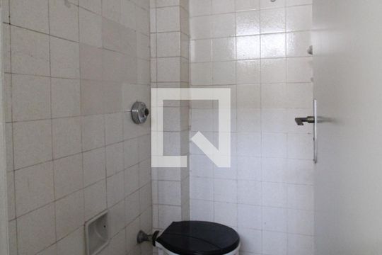Banheiro de serviço  de apartamento para alugar com 2 quartos, 86m² em Bom Retiro, São Paulo