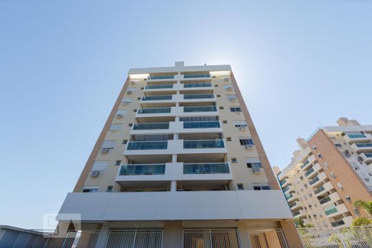 Fachada de apartamento para alugar com 3 quartos, 77m² em Recreio dos Bandeirantes, Rio de Janeiro