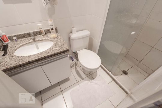 Banheiro social de apartamento para alugar com 3 quartos, 77m² em Recreio dos Bandeirantes, Rio de Janeiro