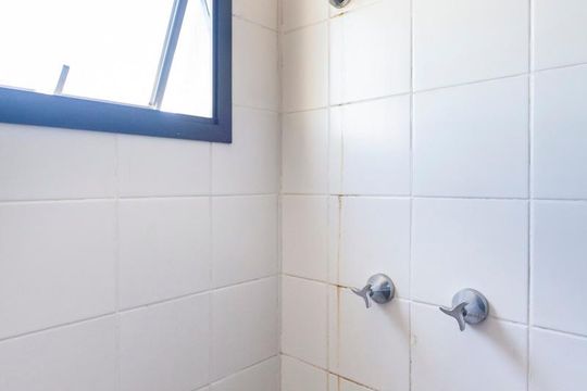 Banheiro social de apartamento à venda com 2 quartos, 63m² em Saúde, São Paulo