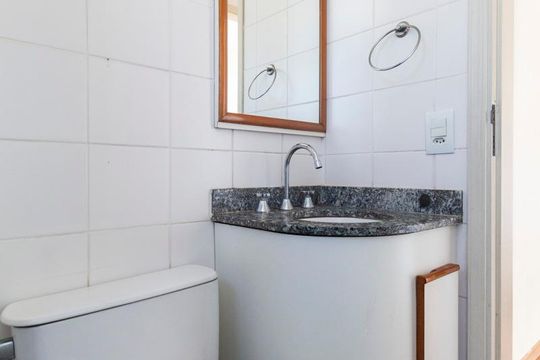 Banheiro social de apartamento à venda com 2 quartos, 63m² em Saúde, São Paulo