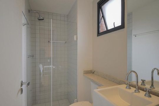 Banheiro da Suite de apartamento para alugar com 1 quarto, 30m² em Pinheiros, São Paulo