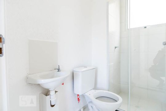 Banheiro de apartamento à venda com 2 quartos, 40m² em Cavalhada, Porto Alegre
