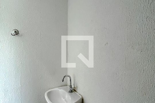 Banheiro de kitnet/studio para alugar com 1 quarto, 16m² em Brás, São Paulo