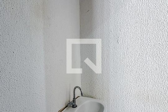 Banheiro de kitnet/studio para alugar com 1 quarto, 16m² em Brás, São Paulo