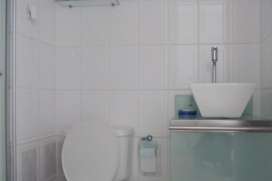 Banheiro de apartamento à venda com 2 quartos, 50m² em Parque Italia, Campinas