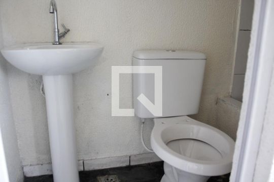 Banheiro de kitnet/studio para alugar com 0 quarto, 25m² em Brás, São Paulo
