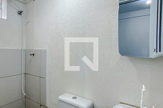 Banheiro de kitnet/studio para alugar com 1 quarto, 25m² em Brás, São Paulo