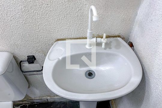 Banheiro de kitnet/studio para alugar com 1 quarto, 25m² em Brás, São Paulo