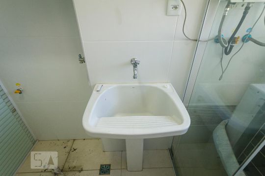 Área de Serviço de apartamento para alugar com 2 quartos, 74m² em Barra da Tijuca, Rio de Janeiro