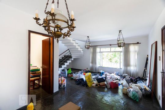 Casa à venda com 3 quartos, 200m² em Parque Jabaquara, São Paulo