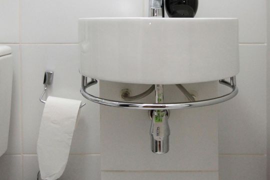 Banheiro de kitnet/studio para alugar com 1 quarto, 18m² em Cerqueira César, São Paulo